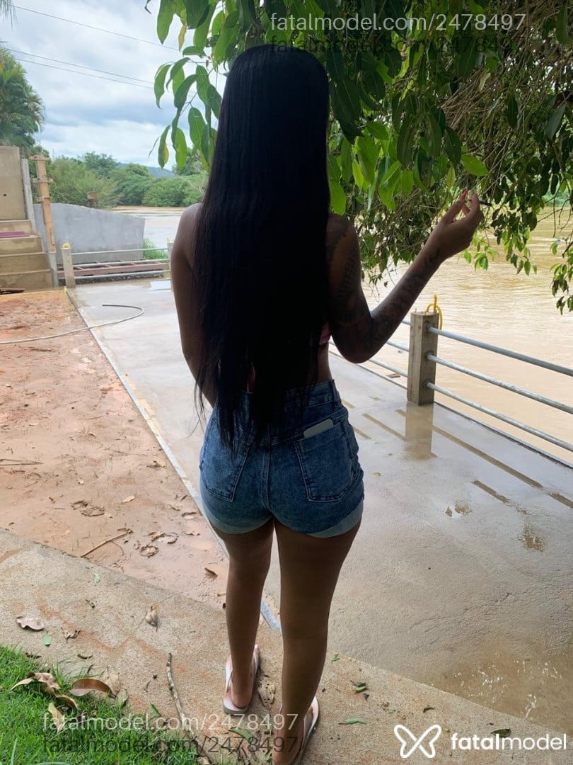 Acompanhante mulher morena (o) de olhos pretos - Alicee