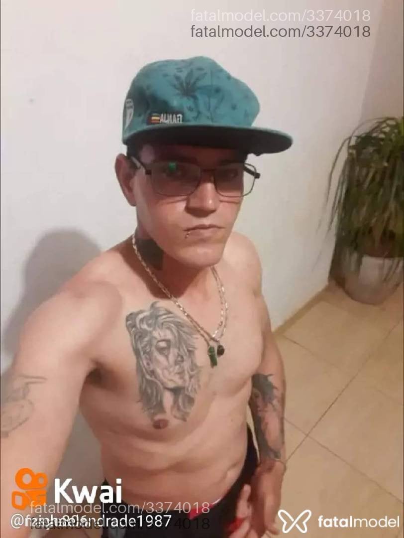 Acompanhante homem com cabelo castanho de olhos castanhos - Maycom