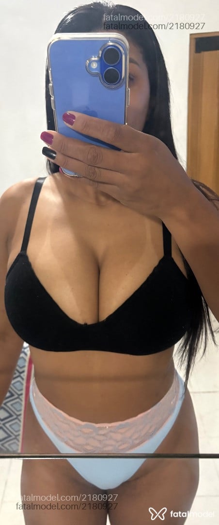 Acompanhante mulher com cabelo castanho de olhos pretos - Morenah