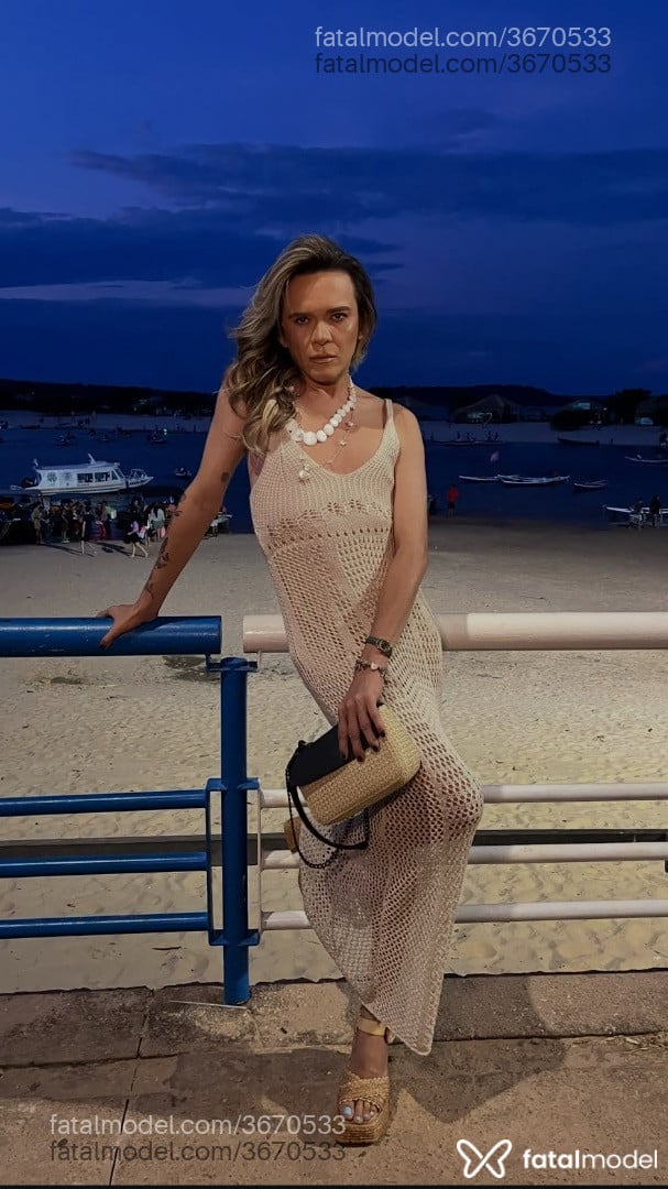 Acompanhante mulher trans loira (o) de olhos castanhos - Freja