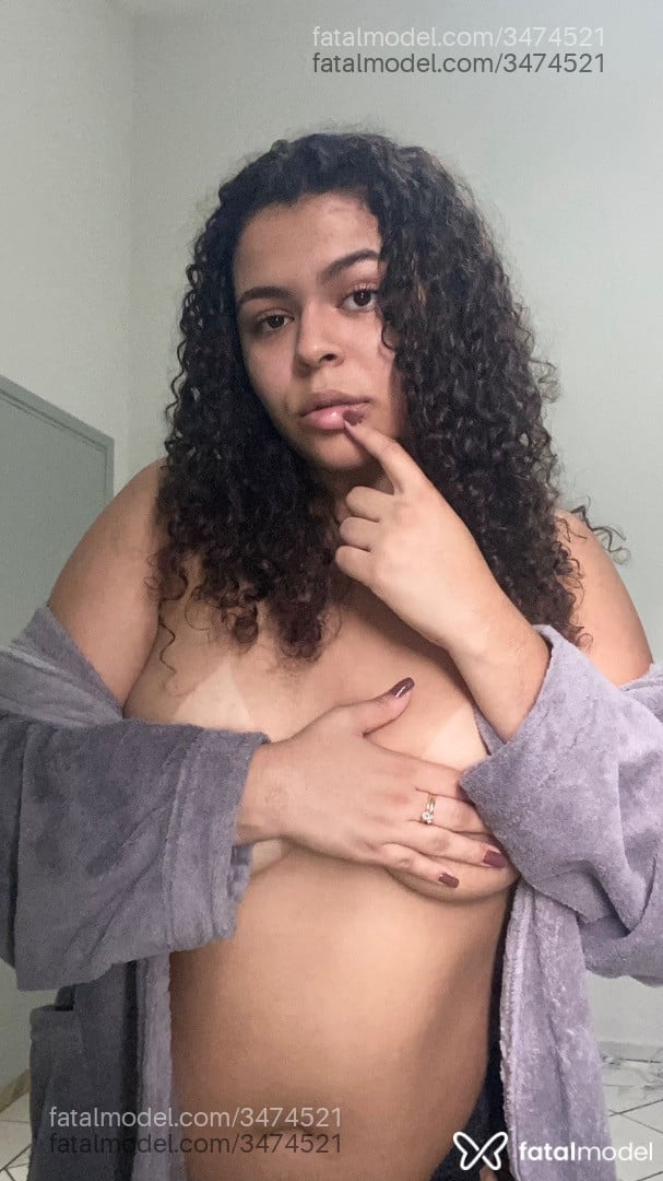 Acompanhante mulher morena (o) de olhos castanhos - Cristal