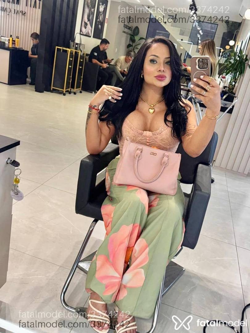 Acompanhante mulher morena (o) de olhos verdes em Londrina - Hellen Bellucci