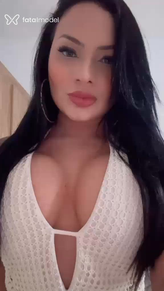 Acompanhante mulher morena (o) de olhos verdes - Hellen Bellucci Acompanhante mulher morena (o) de olhos verdes - Hellen Bellucci