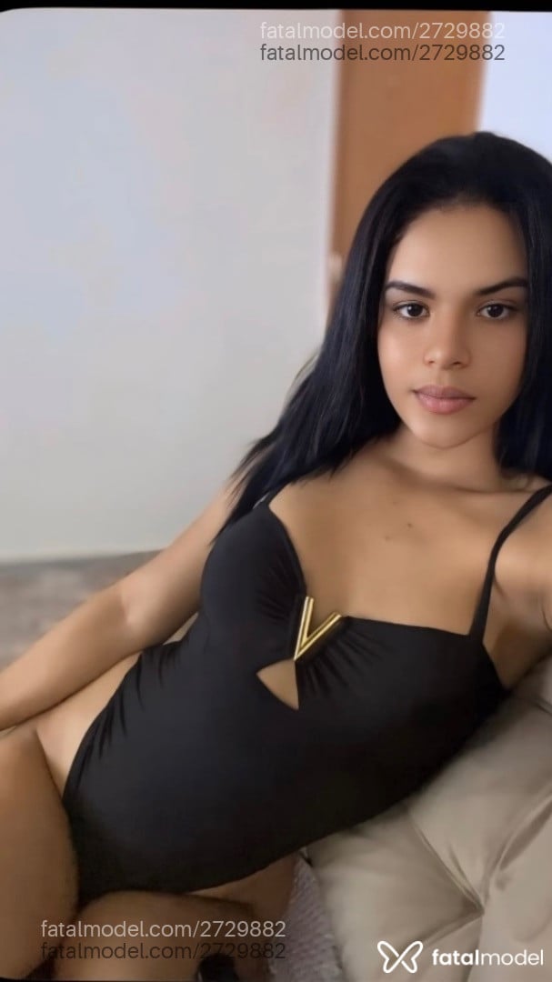 Acompanhante mulher trans com cabelo castanho de olhos castanhos - Anônima