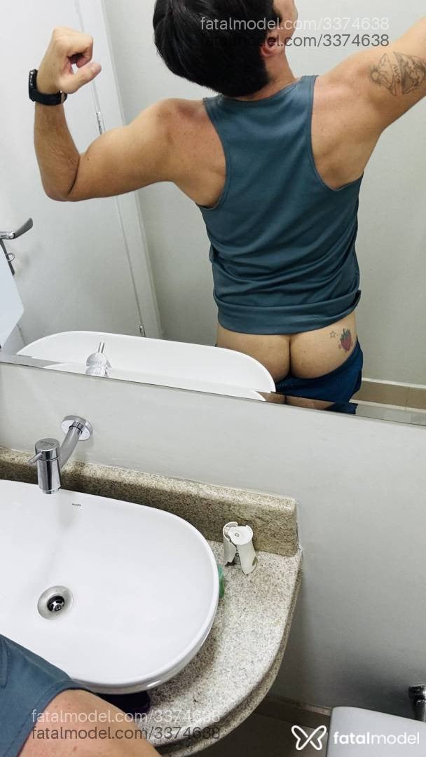 Acompanhante homem com cabelo castanho de olhos castanhos em Maringá - Leandro