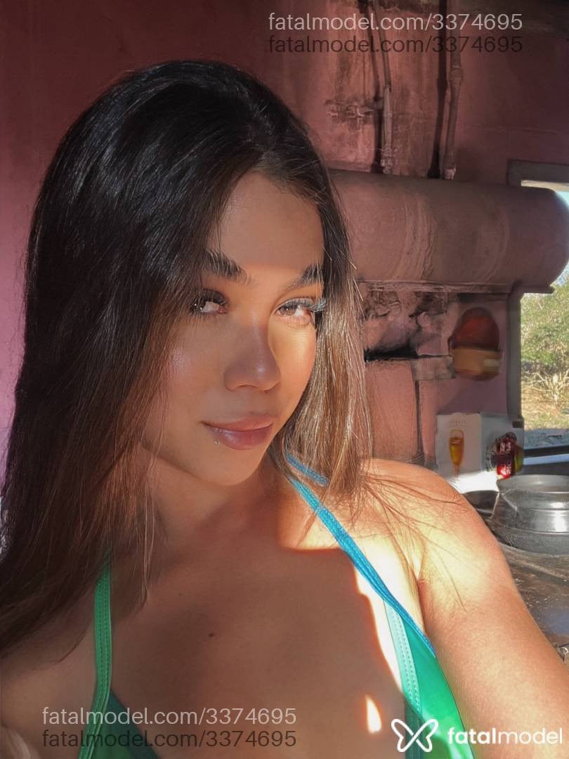 Acompanhante mulher com cabelo castanho de olhos castanhos - Sofia Alves