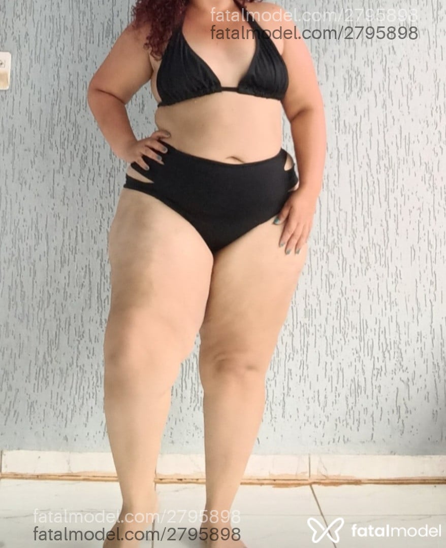 Acompanhante mulher com cabelo castanho de olhos castanhos - Vicdocinho