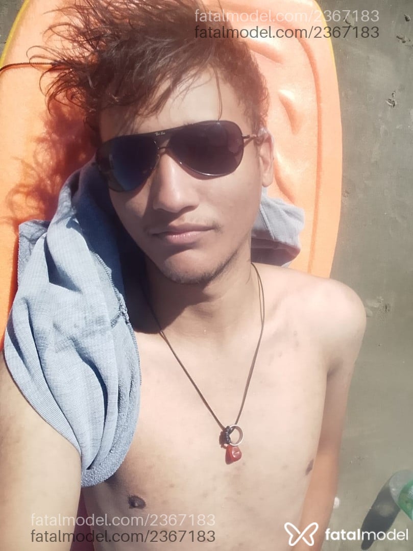 Acompanhante homem com cabelo castanho de olhos castanhos - Ángel
