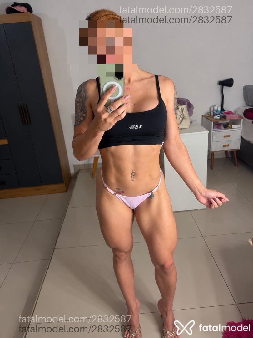 Acompanhante mulher morena (o) de olhos verdes - Carlafitt