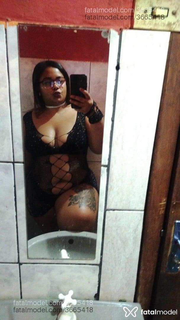 Acompanhante mulher morena (o) de olhos castanhos - Carol