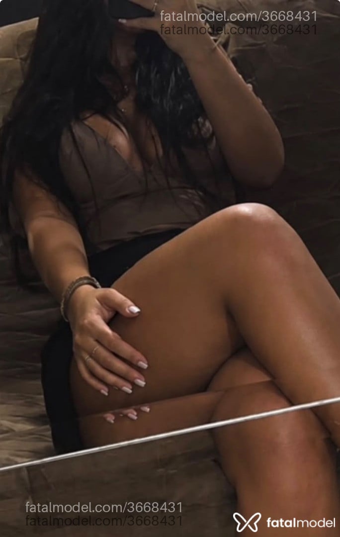 Acompanhante mulher morena (o) de olhos castanhos - Karol