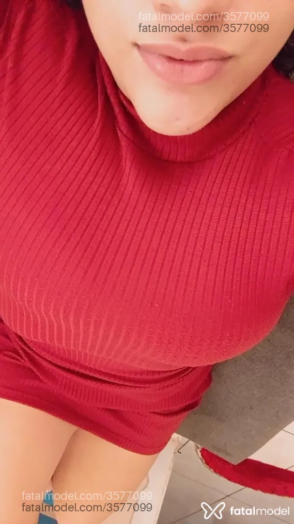 Acompanhante mulher com cabelo castanho de olhos mel - Renattafoguinho