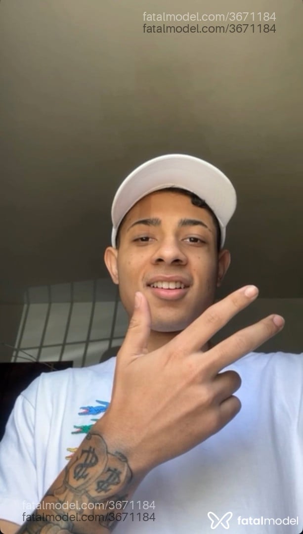 Acompanhante homem morena (o) de olhos pretos - Morenoroludo