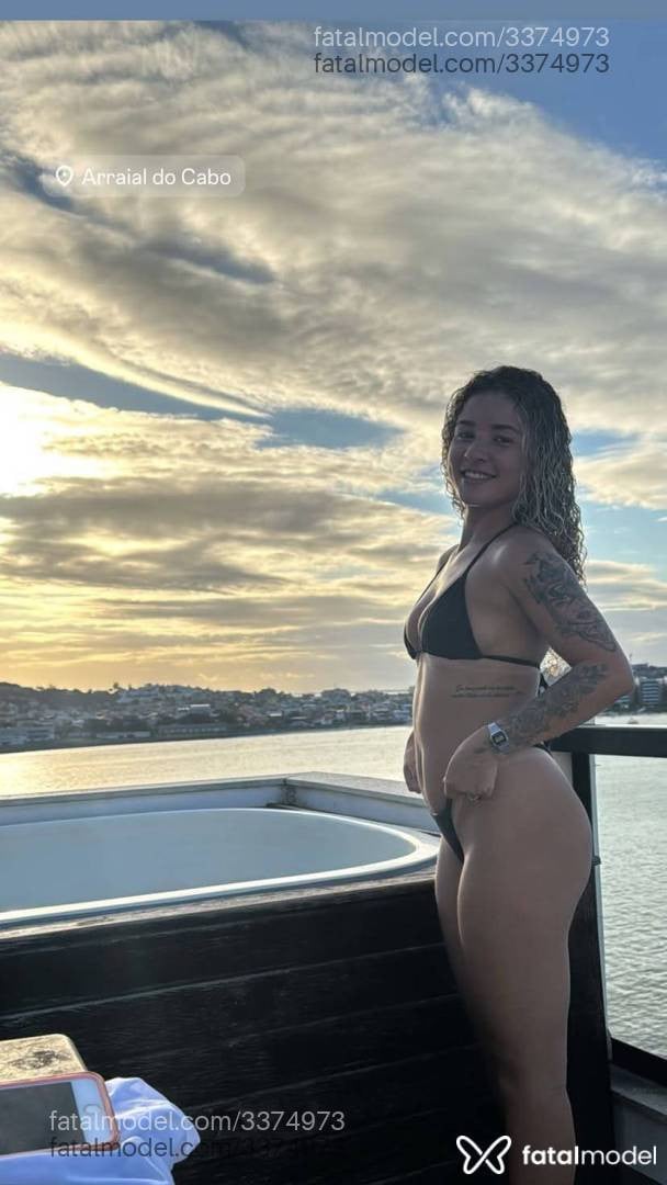 Acompanhante mulher loira (o) de olhos castanhos em Armação dos Búzios - Melany