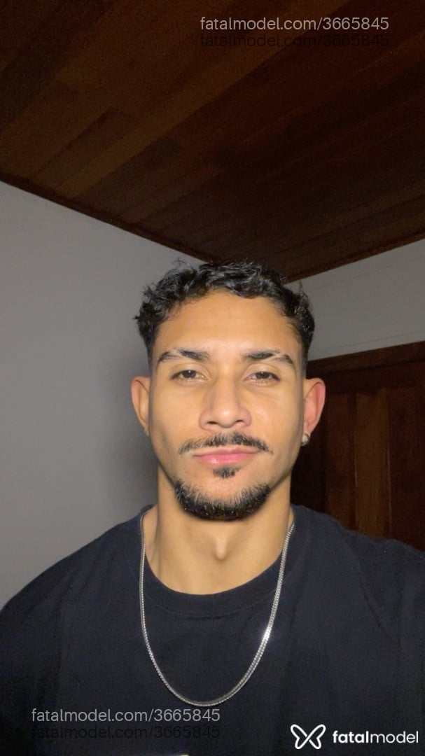 Acompanhante homem morena (o) de olhos castanhos - Alexander Lafayett