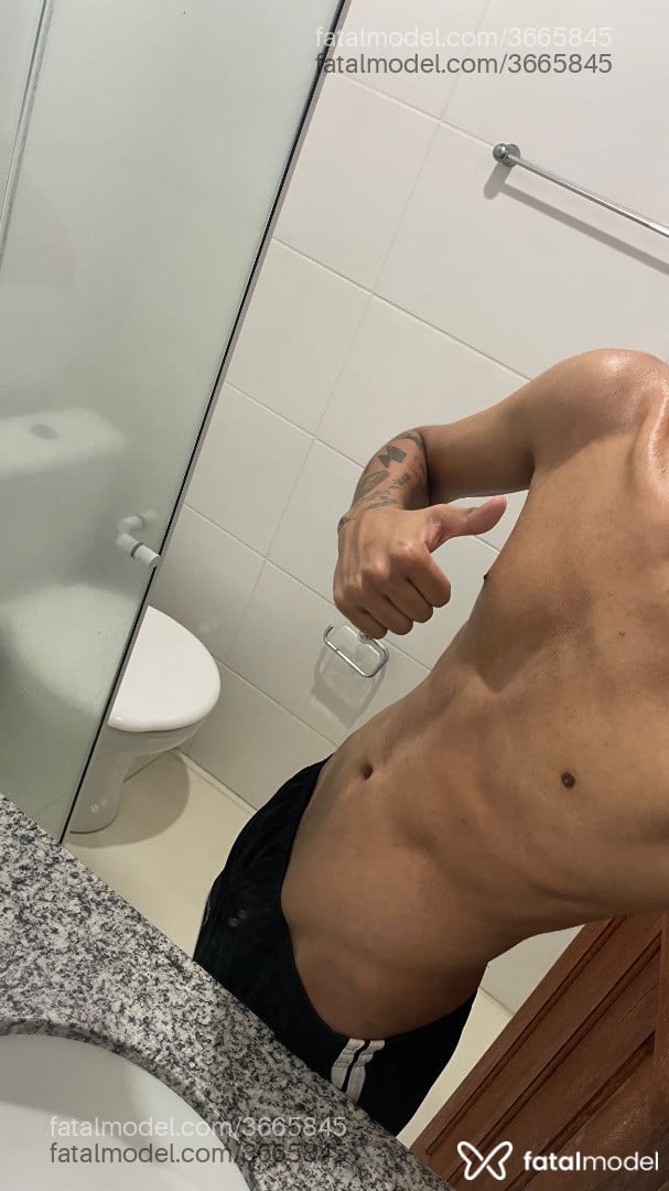 Acompanhante homem morena (o) de olhos castanhos - Alexander Lafayett