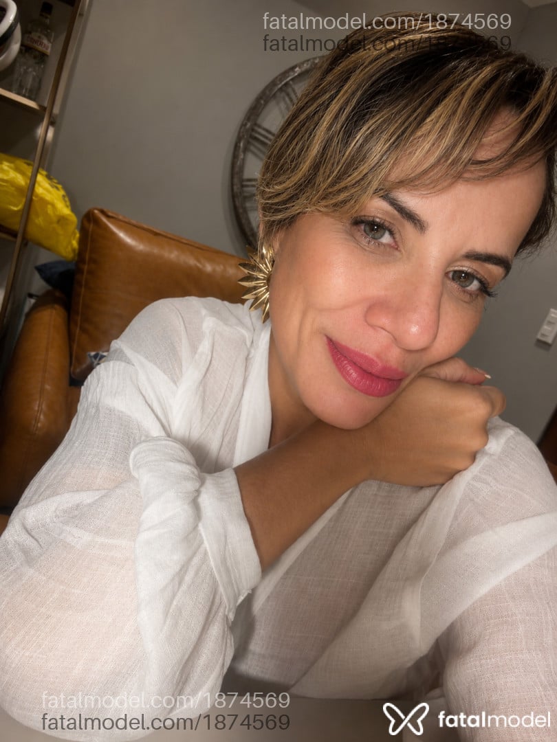 Acompanhante mulher loira (o) de olhos verdes - Manuela Prado