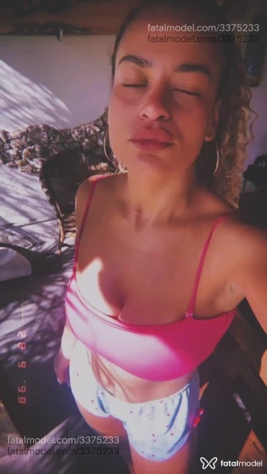 Acompanhante mulher morena (o) de olhos castanhos - Mayara