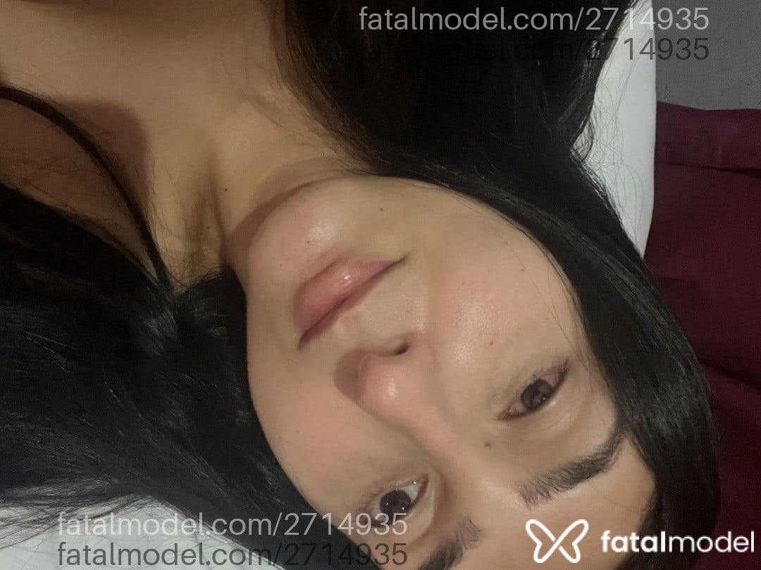 Acompanhante mulher trans com cabelo castanho de olhos castanhos - Anita Martins