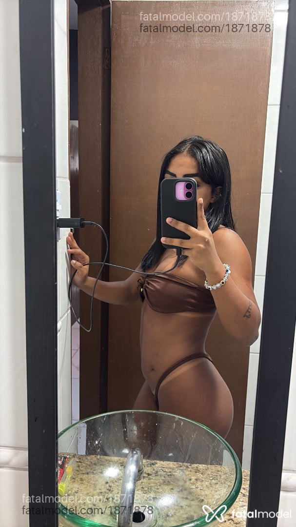 Acompanhante mulher morena (o) de olhos pretos - Sophia