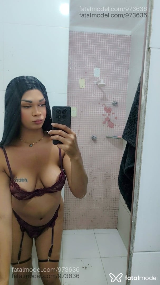 Acompanhante mulher trans morena (o) de olhos castanhos - ISABELLA