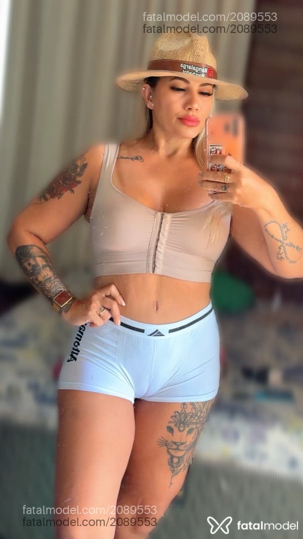 Acompanhante mulher loira (o) de olhos castanhos - Amanda Rocha
