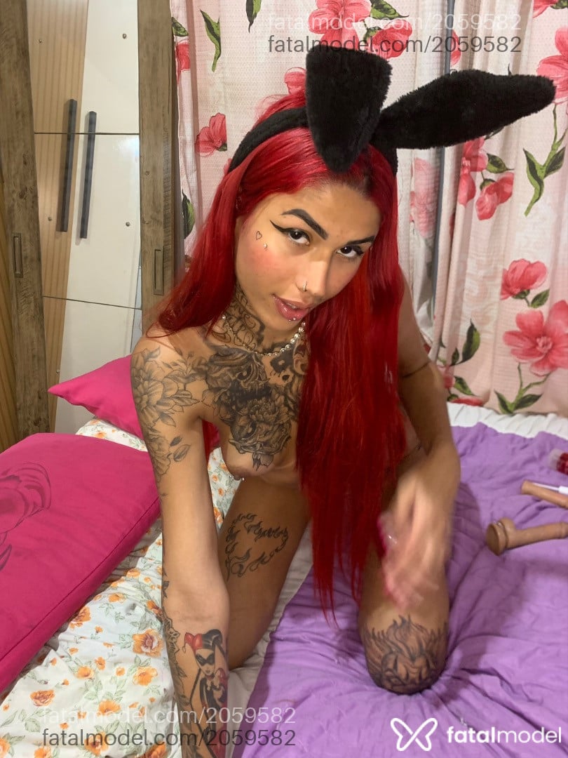 Acompanhante mulher trans morena (o) de olhos pretos - Yara