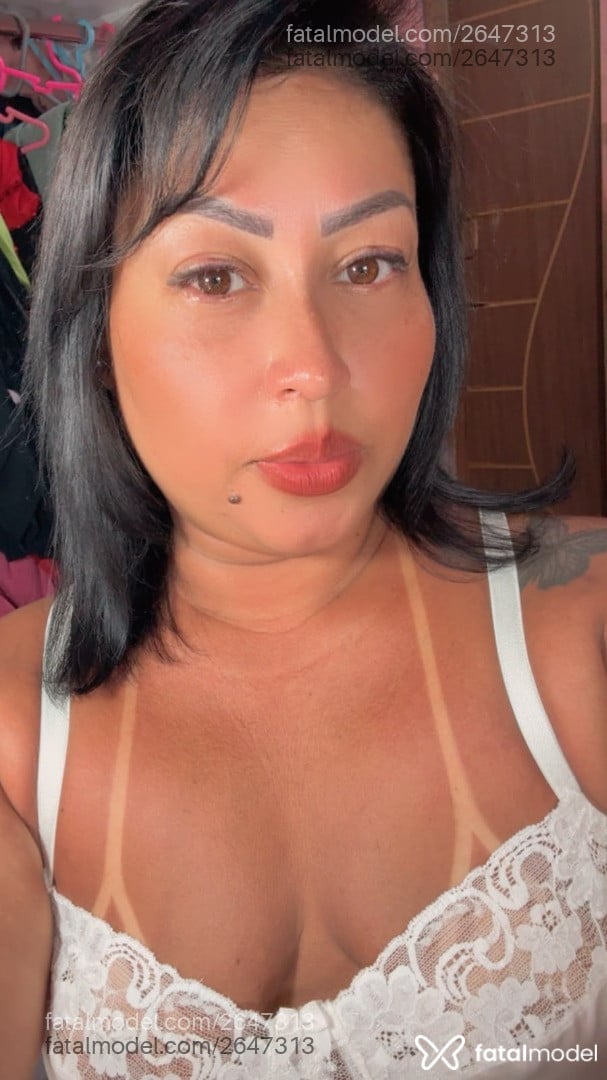 Acompanhante mulher loira (o) de olhos castanhos - Gigi Giselle