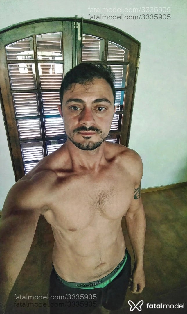 Acompanhante homem com cabelo castanho de olhos castanhos - José Felix