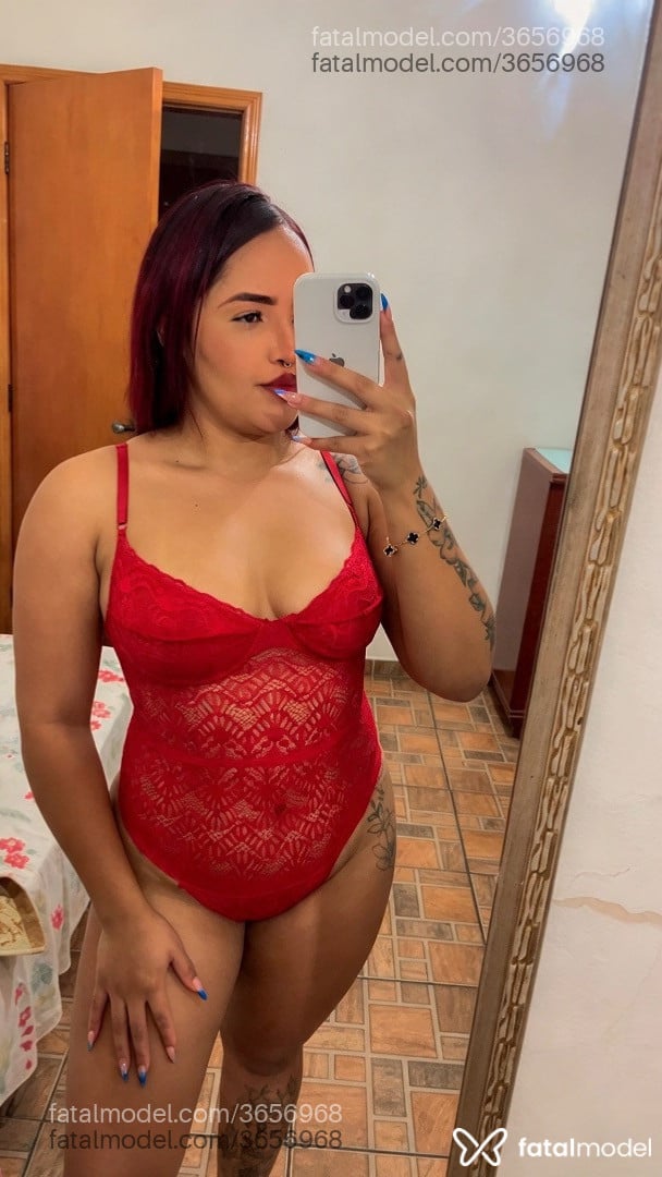 Acompanhante mulher ruiva (o) de olhos castanhos - Rhana