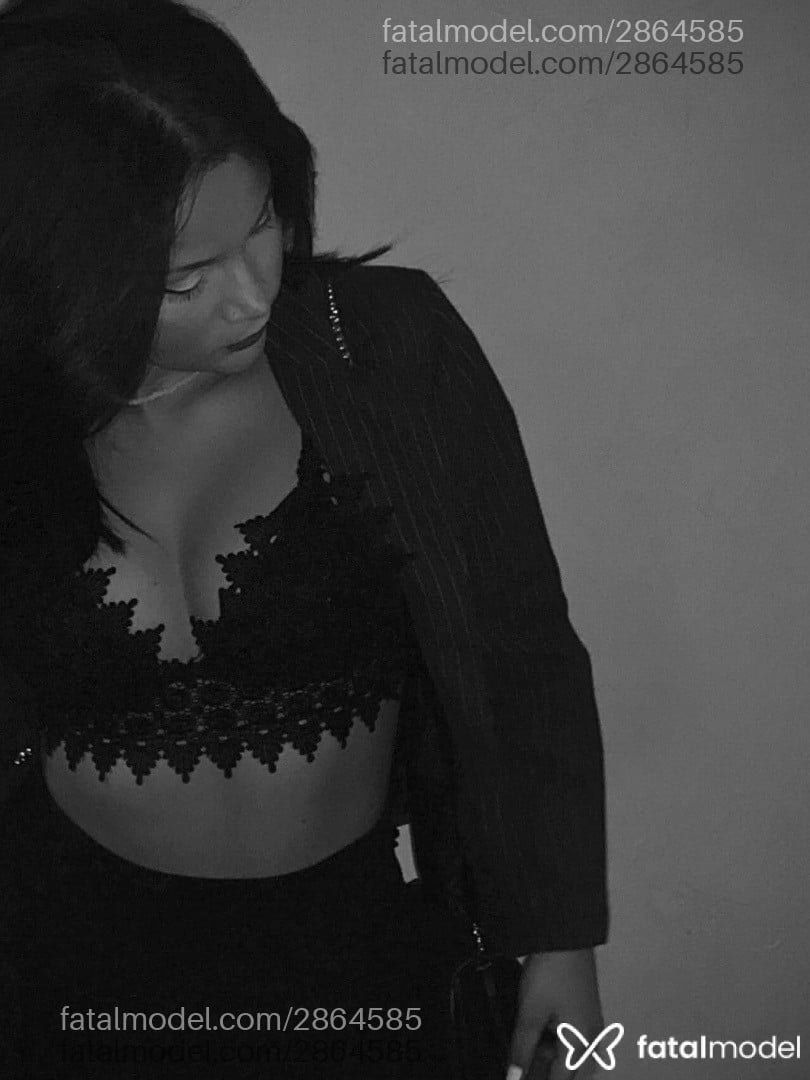 Acompanhante mulher morena (o) de olhos castanhos - Maya Bell