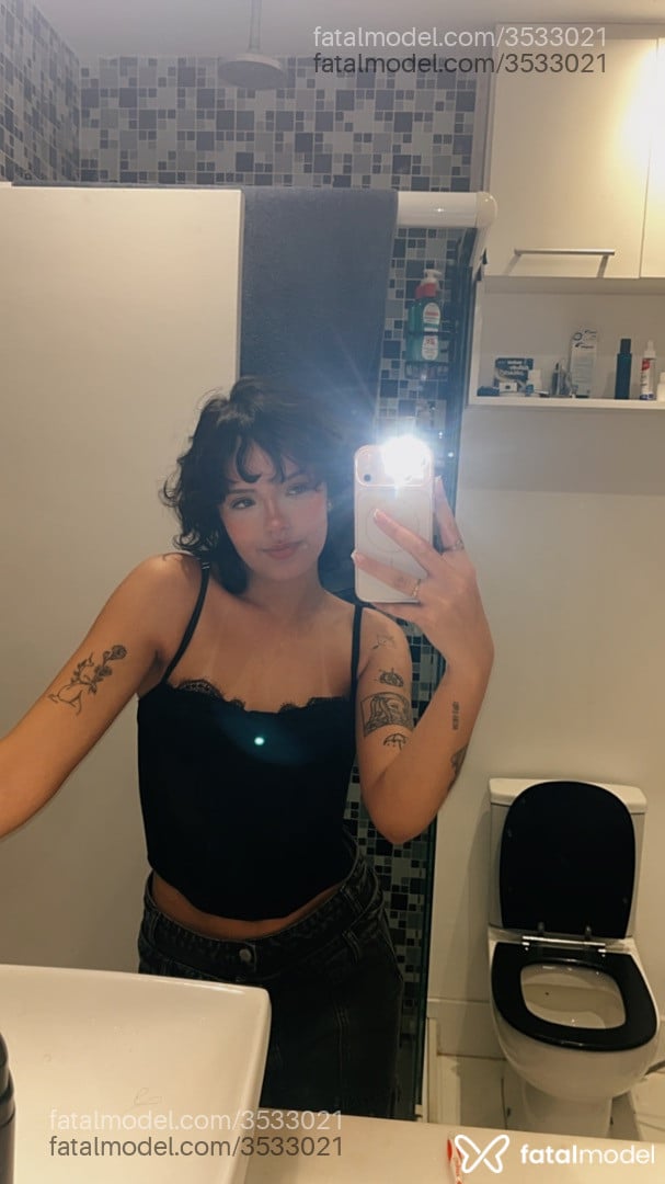 Acompanhante mulher com cabelo castanho de olhos castanhos - Milla