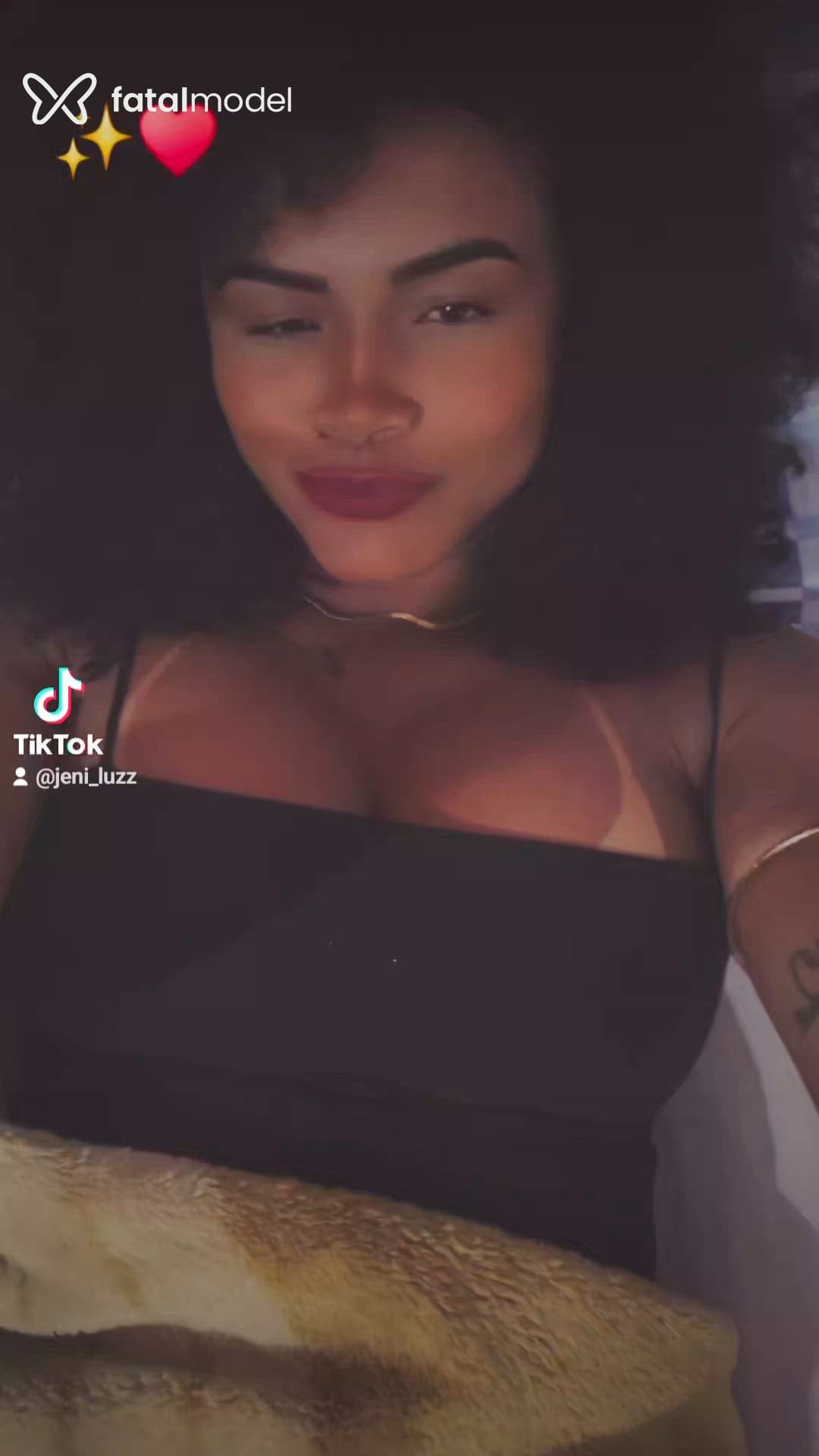 Acompanhante mulher com cabelo castanho de olhos pretos - Safira Mello