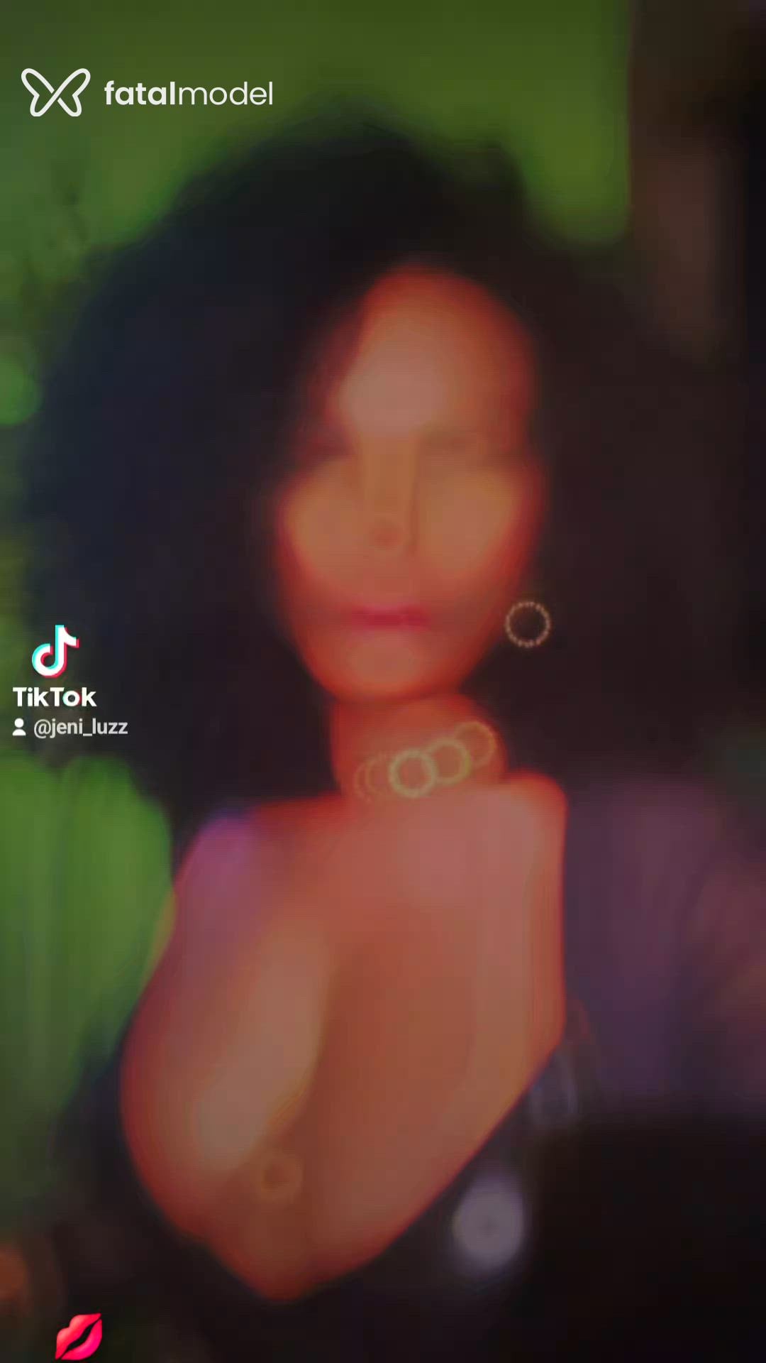 Acompanhante mulher com cabelo castanho de olhos pretos - Safira Mello