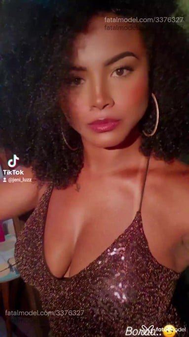 Acompanhante mulher com cabelo castanho de olhos pretos em Belo Horizonte Acompanhante mulher com cabelo castanho de olhos pretos em Belo Horizonte - Safira Mello