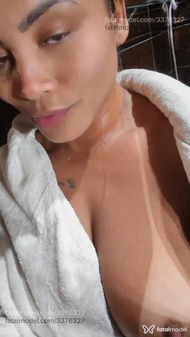 Acompanhante mulher com cabelo castanho de olhos pretos em Belo Horizonte Acompanhante mulher com cabelo castanho de olhos pretos em Belo Horizonte - Safira Mello