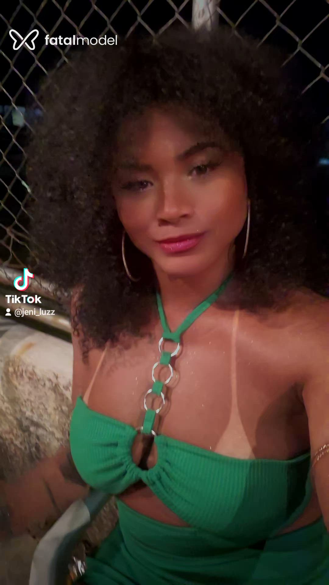 Acompanhante mulher com cabelo castanho de olhos pretos - Safira Mello