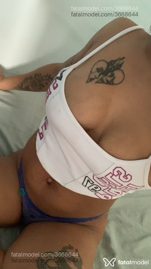 Acompanhante mulher morena (o) de olhos castanhos - Rayane Santos