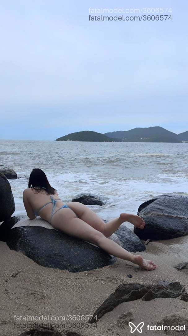 Acompanhante mulher morena (o) de olhos mel - Júlia