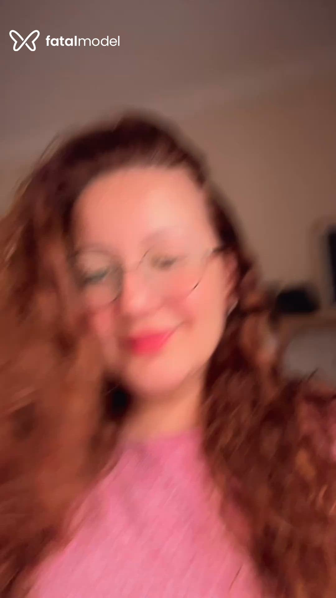 Acompanhante mulher ruiva (o) de olhos castanhos - Laura Botino