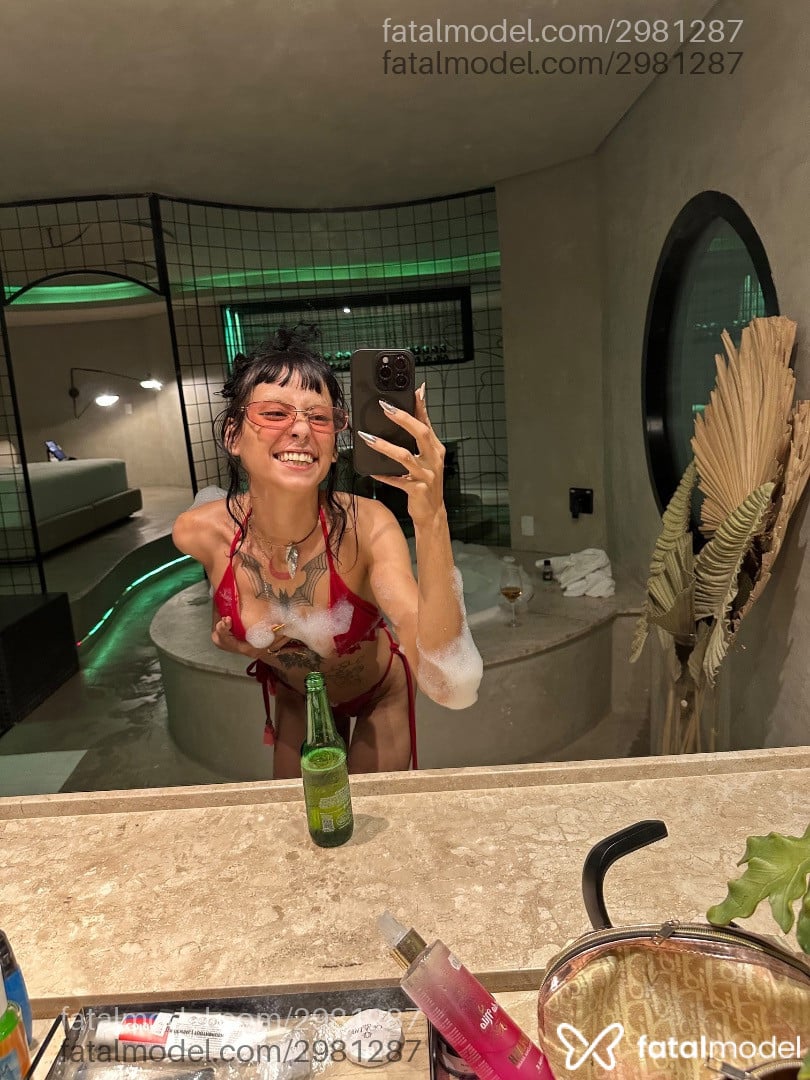 Acompanhante mulher morena (o) de olhos castanhos - Mili