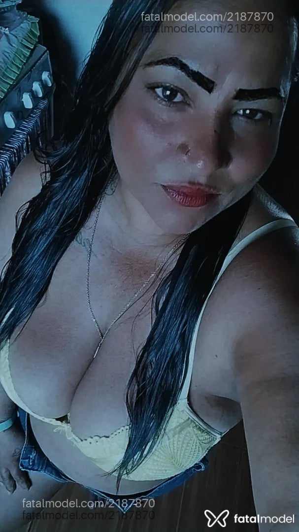 Acompanhante mulher morena (o) de olhos pretos - Alice Alves