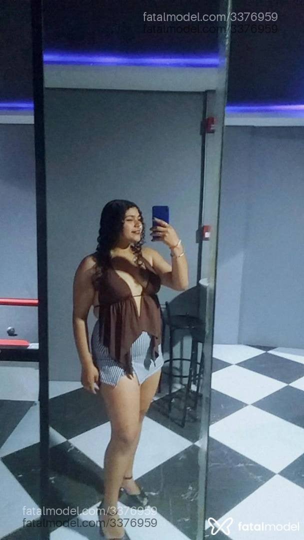 Acompanhante mulher com cabelo castanho de olhos castanhos - Ariel