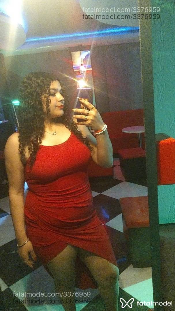 Acompanhante mulher com cabelo castanho de olhos castanhos - Ariel