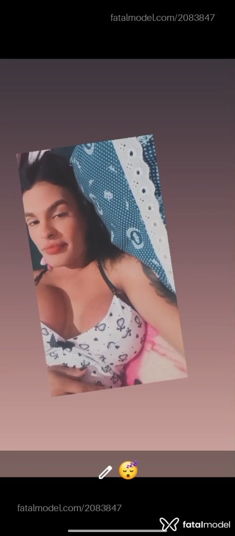 Acompanhante mulher trans morena (o) de olhos castanhos - Jhennyfer Adornee