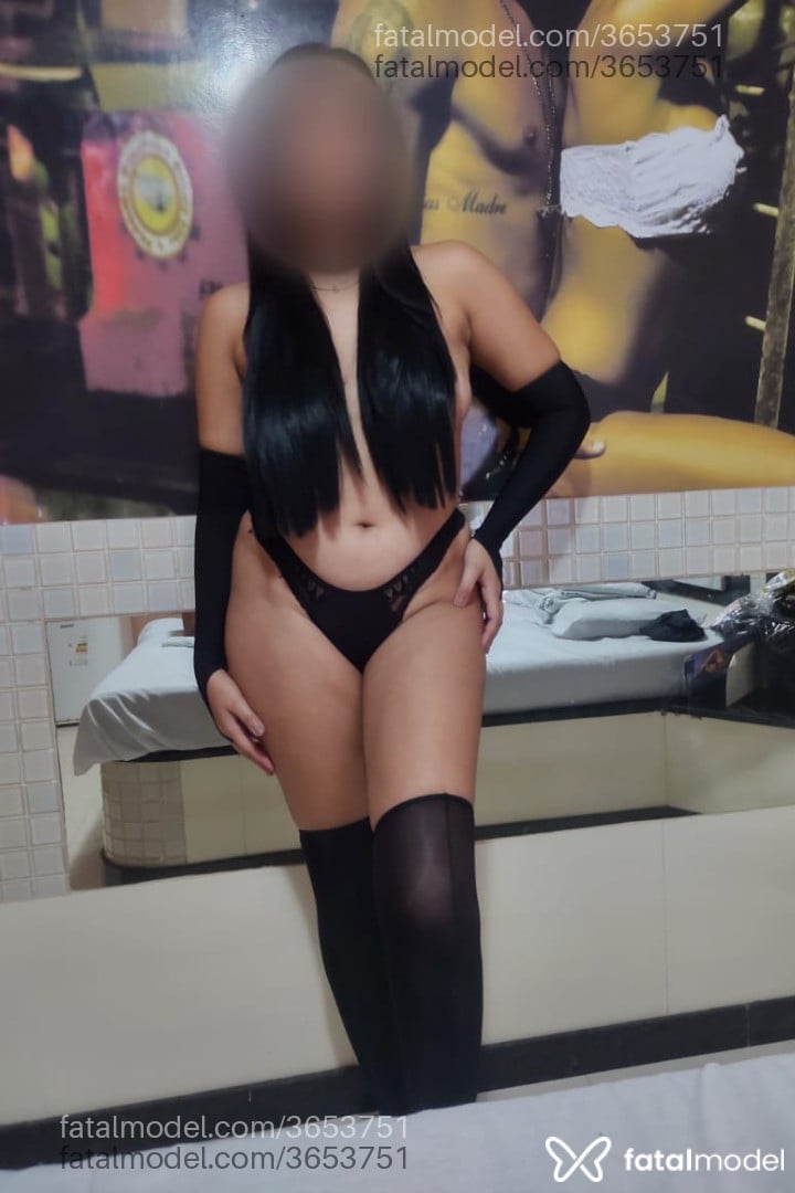 Acompanhante mulher morena (o) de olhos castanhos - Izabella Tavares Acompanhante mulher morena (o) de olhos castanhos - Izabella Tavares