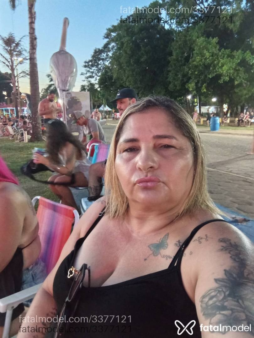 Acompanhante mulher loira (o) de olhos castanhos em Três Pontas - Marines