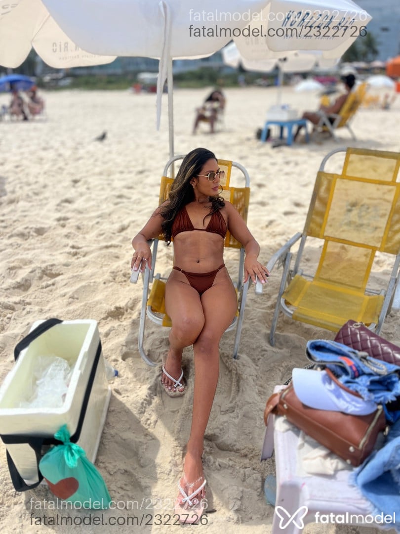 Acompanhante mulher com cabelo castanho de olhos pretos - Nandinha