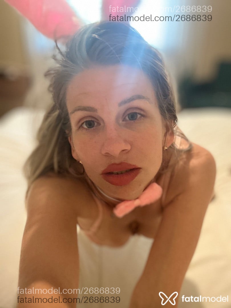 Acompanhante mulher loira (o) de olhos verdes - Sexycat