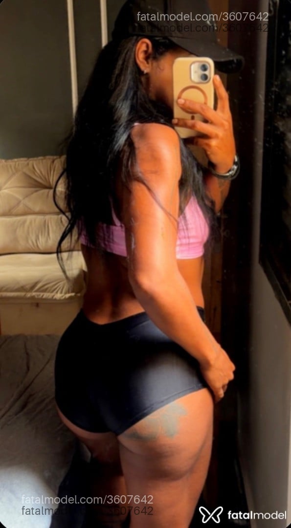 Acompanhante mulher com cabelo castanho de olhos mel - Bianca
